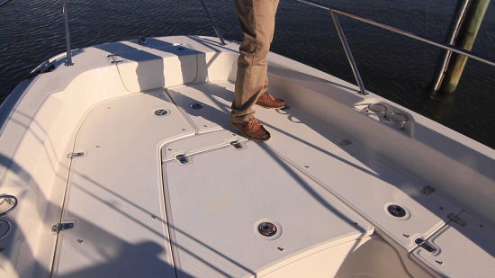 Boston Whaler 240 Dauntless Bow Casting Platform