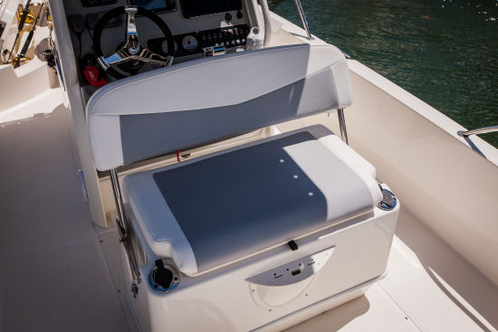 Boston Whaler 240 Dauntless Optional Helm Seat