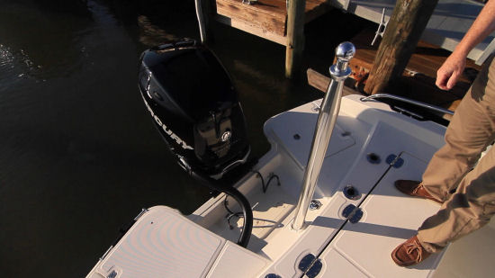 Boston Whaler 240 Dauntless Ski Tow Pylon