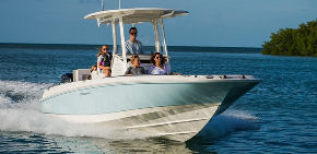 Boston Whaler 270 Dauntless running