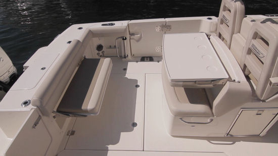 Boston Whaler 330 Outrage table