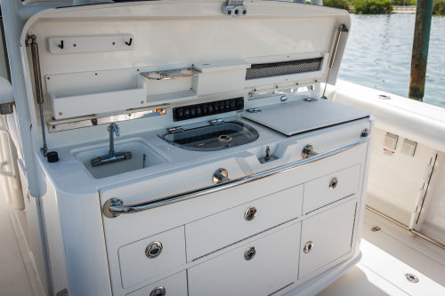 Boston Whaler 350 Outrage