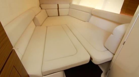 Boston Whaler 350 Realm berth