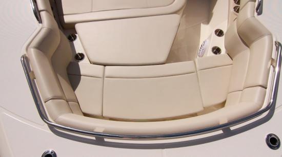 Boston Whaler 350 Realm seating