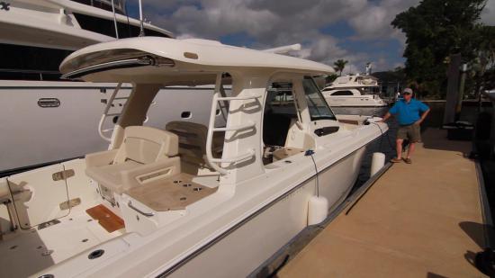 Boston Whaler 350 Realm ladders