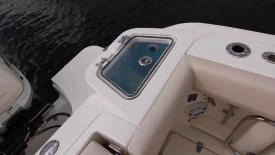 Boston Whaler 350 Realm livewell