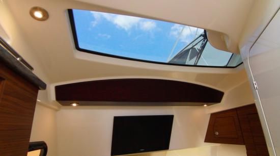 Boston Whaler 350 Realm tv