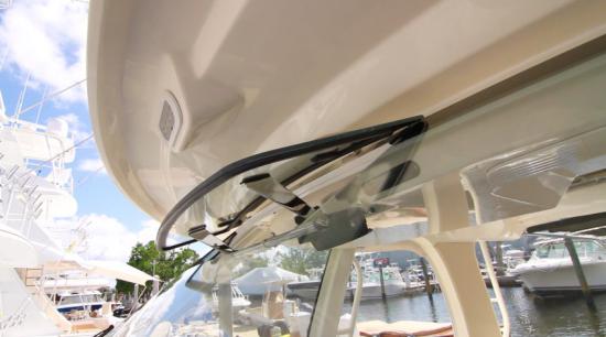 Boston Whaler 350 Realm vent