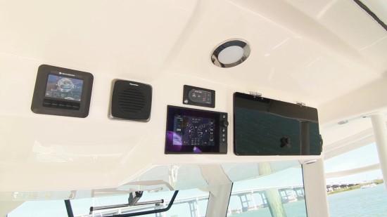 Boston Whaler 380 Outrage overhead features