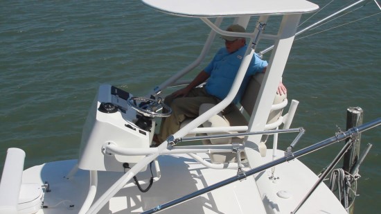 Boston Whaler 380 Outrage helm station