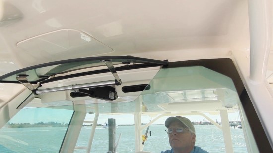 Boston Whaler 380 Outrage actuated vent