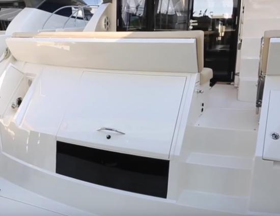 Carver C52 Command Bridge boarding