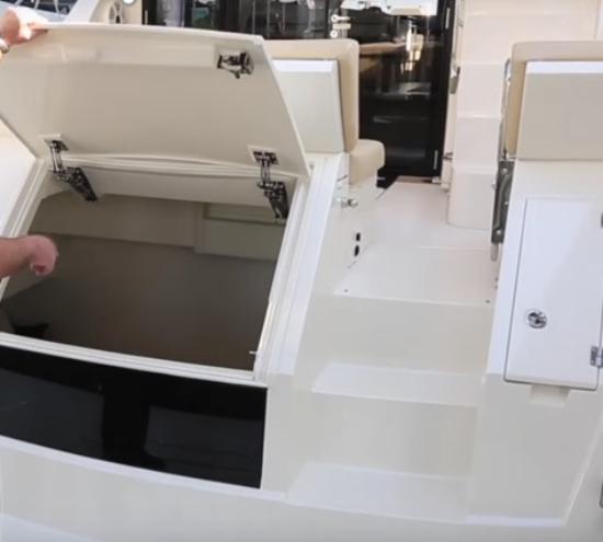 Carver C52 Command Bridge crew access