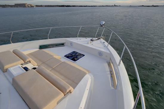 Carver C52 Command Bridge foredeck