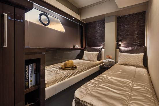 Carver C52 Command Bridge guest room