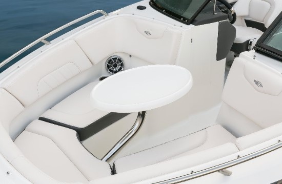 Chaparral 227 SSX Surf bow table