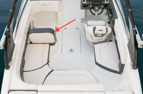 Chaparral 227 SSX Surf cockpit