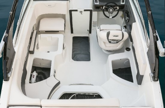 Chaparral 227 SSX Surf cockpit seats