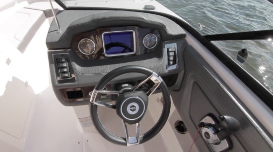 Chaparral 227 SSX Surf helm