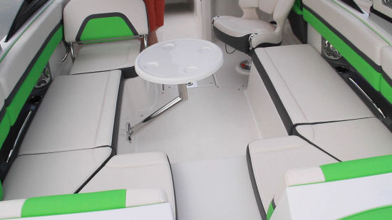 Chaparral 243 VRX pedestal table