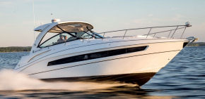 Cruisers Yachts 38 Express running