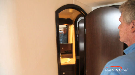 Cruisers Yachts 540 Sports Coupe