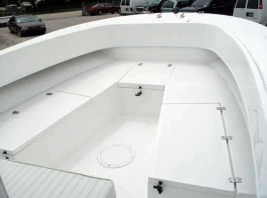 Dusky 252 Open Fisherman bow