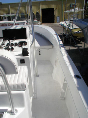 Dusky 252 Open Fisherman gunwales