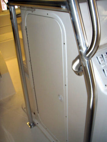 Dusky 252 Open Fisherman hatch