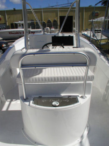 Dusky 252 Open Fisherman livewell