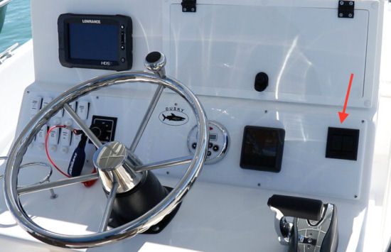 Dusky 252 Open Fisherman tab switches