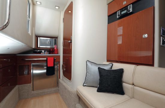 Formula 350 FX CBR galley