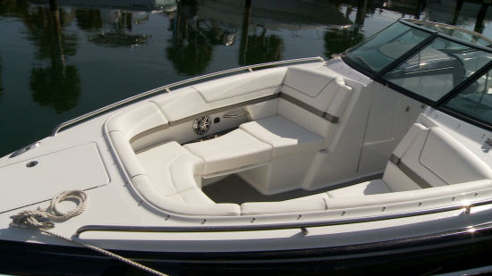 Formula 310 Bowrider bow seating