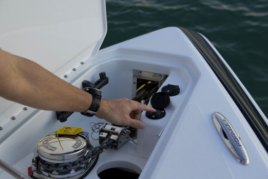 Formula 310 Bowrider electric windlass