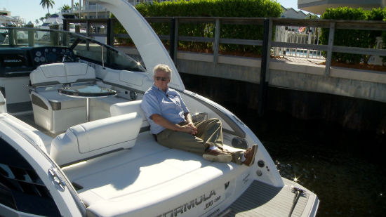 Formula 330 Crossover Bowrider aft seats