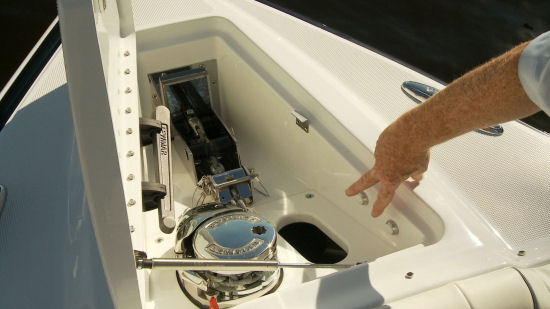 Formula 330 Crossover Bowrider bow hatch