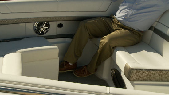 Formula 330 Crossover Bowrider forward facing seats