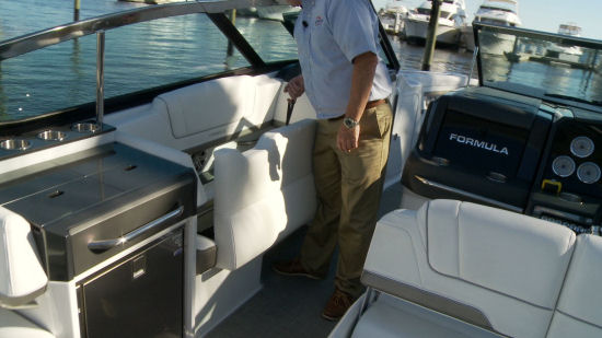 Formula 330 Crossover Bowrider storage