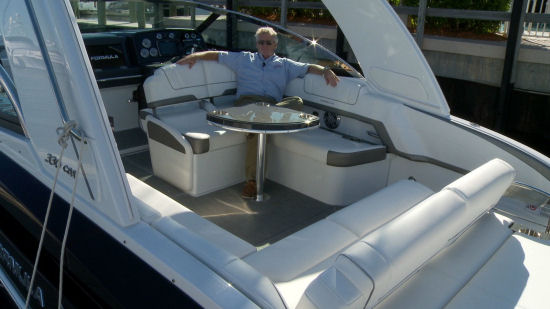 Formula 330 Crossover Bowrider L shaped seating