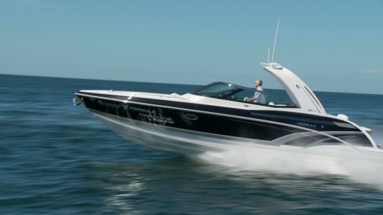 Formula 330 Crossover Bowrider running shot