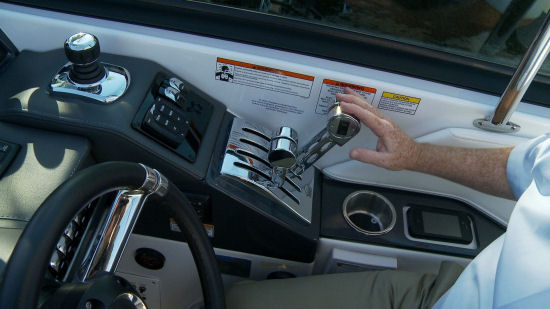 Formula 330 Crossover Bowrider dual shift and throttle