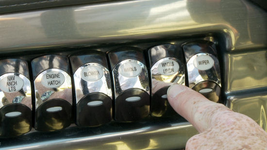 Formula 330 Crossover Bowrider windlass controls