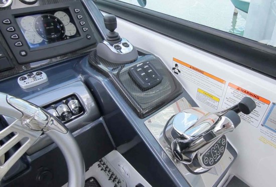 Formula 350 Sun Sport controls