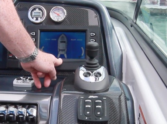 Formula 350 Sun Sport display