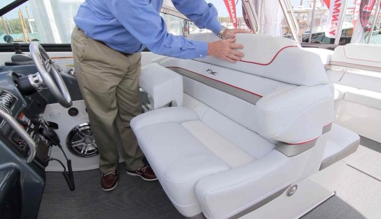 Formula 350 Sun Sport helm seat