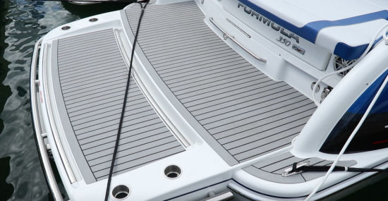 Formula 350 FX CBR swim platform