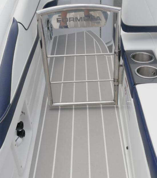 Formula 350 Sun Sport cockpit gate