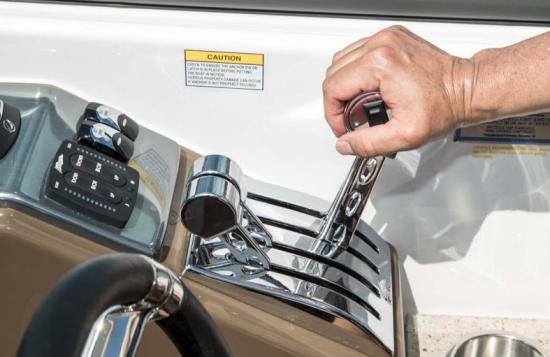 Formula 350 Sun Sport gear and throttle