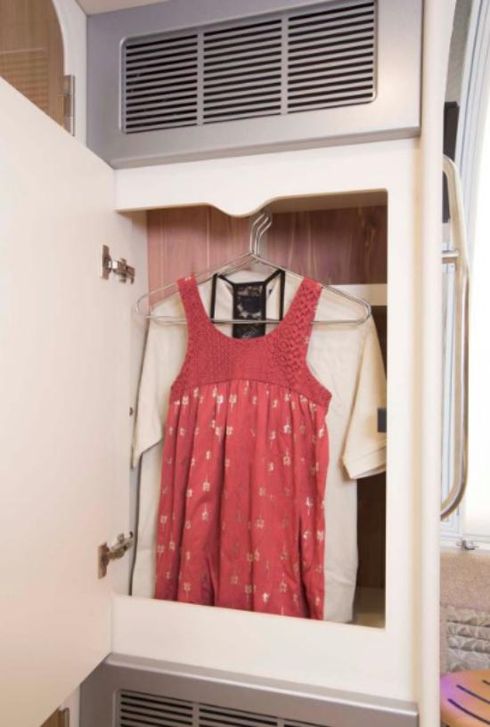 Formula 350 Sun Sport hanging locker