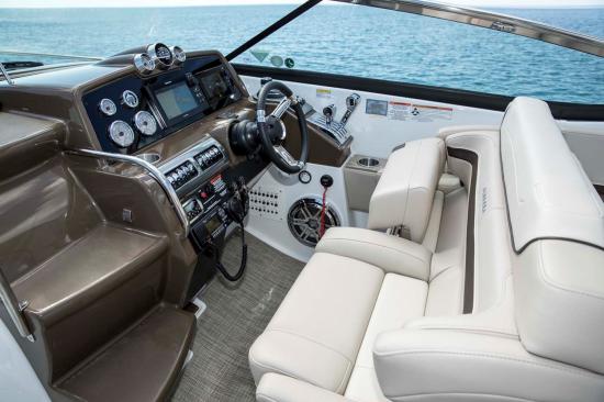 Formula 350 Sun Sport helm seats